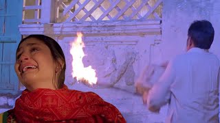 Refugee Movie | क्यों करीना को कमरे में बंद करके आग लगाना चाहते हैं उनके पिता ? | #kareenakapoorkhan