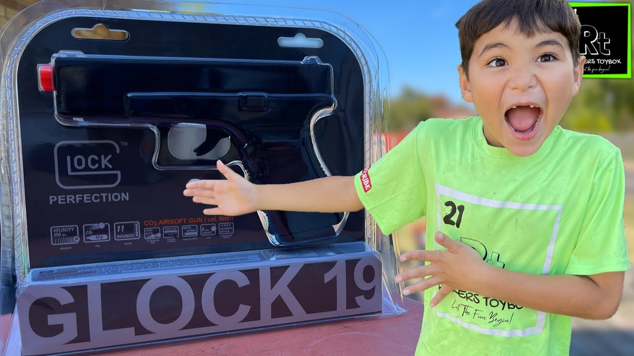 Этот страйкбольный пневматический пистолет Glock 19 стоил 70$ !!! /// он хороший?