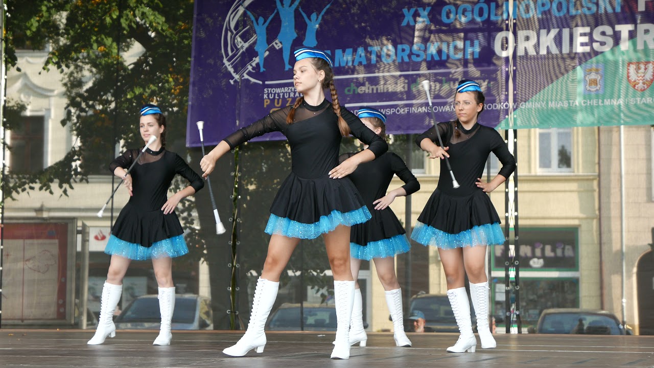 Mażoretki Bysławskie, seniorki   parada