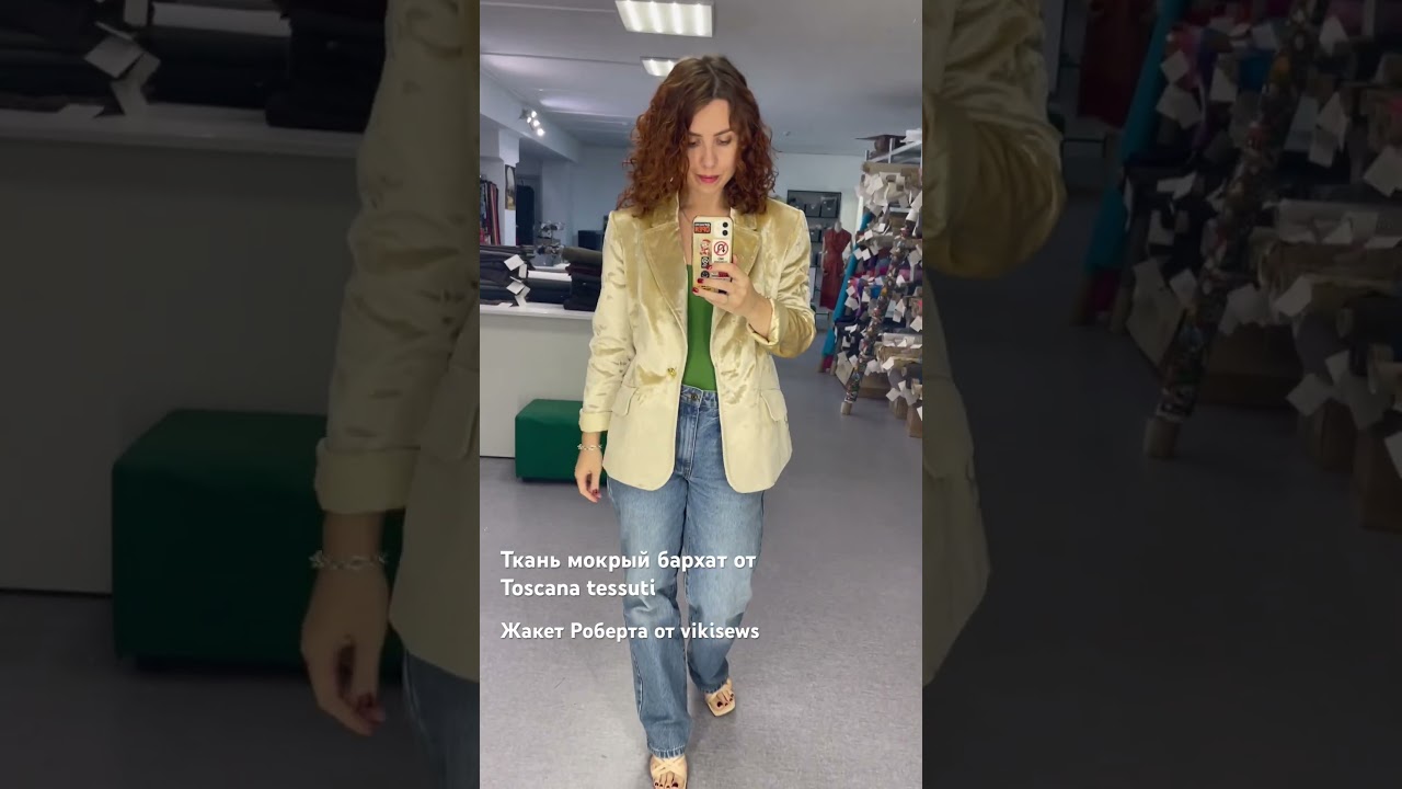 У меня новый приталенный жакет Роберта от Vikisews. Ткань - от Toscana tessuti.