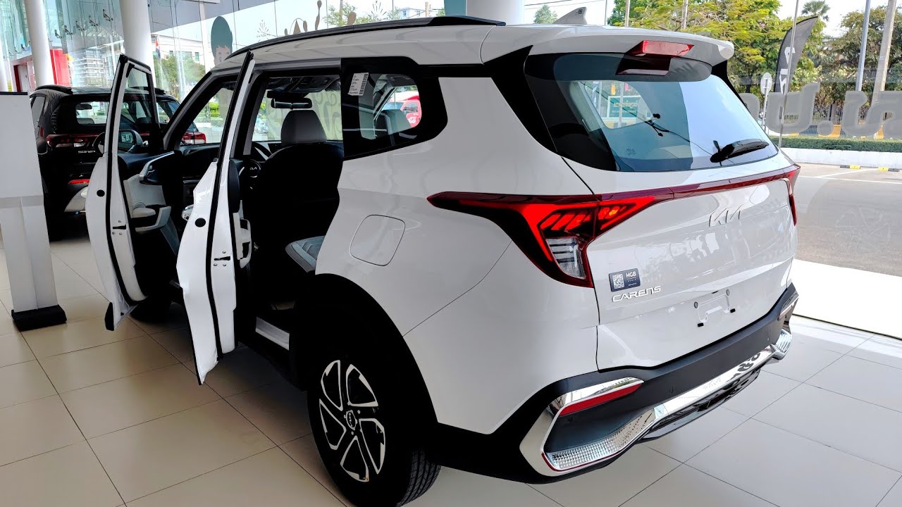 First Look  2023 KIA CARENS 15L SUV 6 Seats   White Color