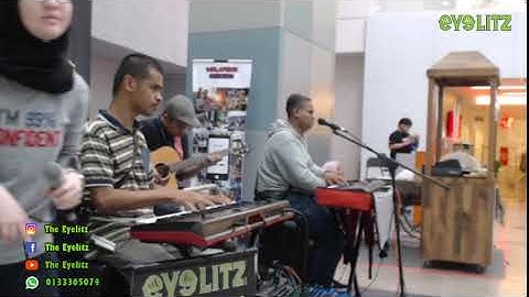 Police Entry - Elizabeth Tan Live Busking Cover by The Eyelitz....