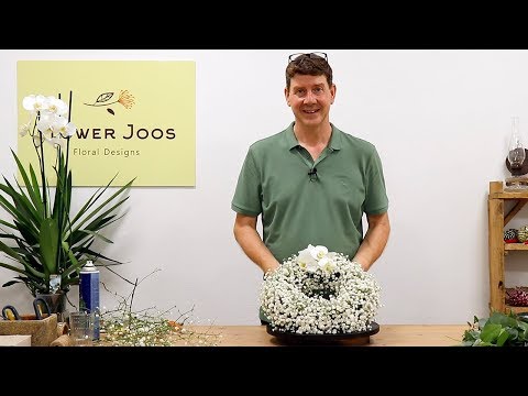 how-to-make-an-all-gypsophila-wreath-with-phalaenopsis-detail