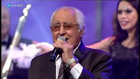 Miguel Torres canta un fermoso pasodobre coa Orque...