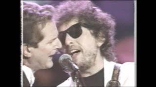 McGuinn, Hilman, Crosby and Dylan perform Mr. Tambourine Man.wmv