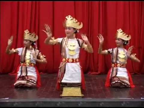Tari Sigeh Penguten / Tari Sembah Lampung. Baku