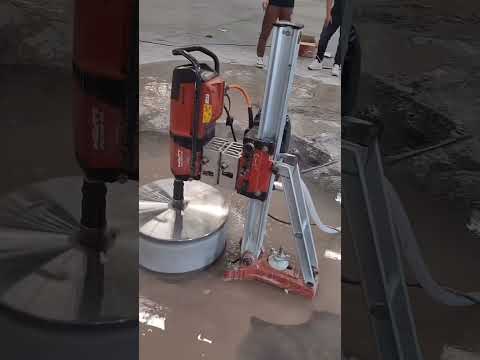 فتحات كور كبيرة في الأرضيات الخرسانية