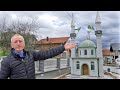 Napravio džamiju u dvorištu, želi da napravi i dvije crkve (VIDEO)