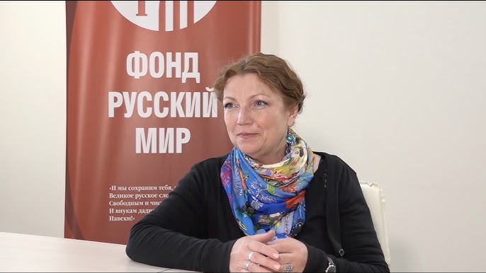 Mobil porno Yalangoch modellar kiyimlarini almashtirmoqda