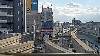 【2023.12.02】大阪モノレール1000系(1622F)第22編成大阪空港行き門真市駅に到着シーン。