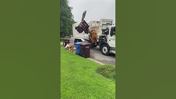 Labrie Automizer on residential trash, Chesapeake VA