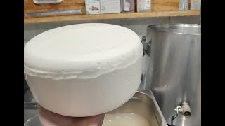 видео: СЫР с ДЫРАМИ для ПОДРУГИ! Как сделать правильный сыр? картинка: СЫР с ДЫРАМИ для ПОДРУГИ! Как сделать правильный сыр?