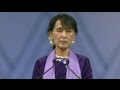 Aung san suu kyi prononce le discours du nobel de la paix 21 ans plus tard