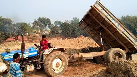 Powertrac 439 Tractor Amazing Soil Unloading Video । Digita Hydraulic facilities Tractor ।