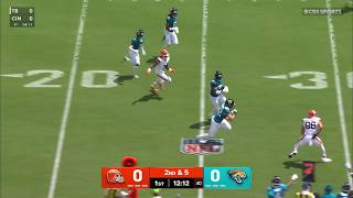 Foye Oluokun picks off Deshaun Watson