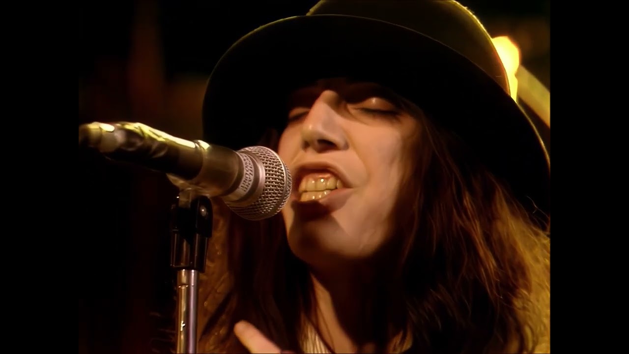 BECAUSE THE NIGHT 📀 Patti Smith Group 