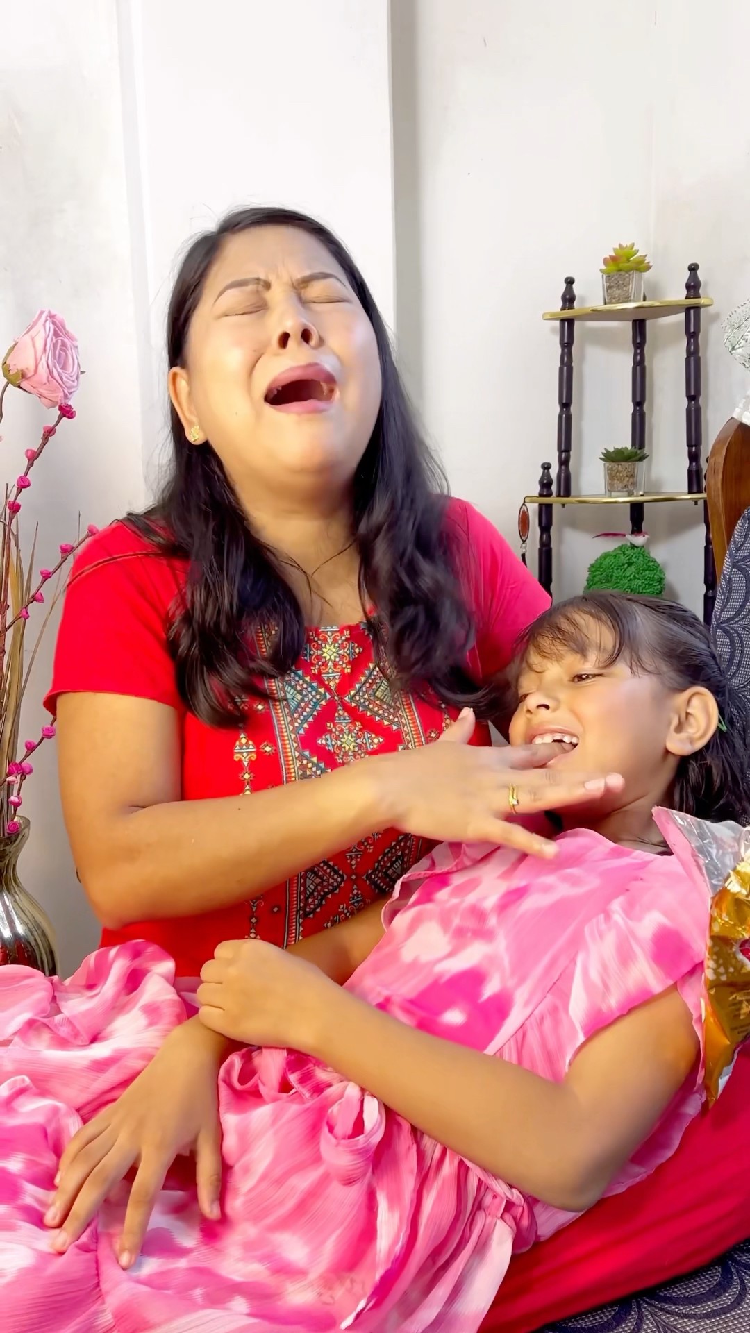 Reedishna Ne Mummy Ka Finger Kat Li