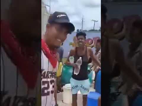 Crisis del agua en Cuba: mujer convierte una calle en lavadero improvisado tras semanas sin servicio