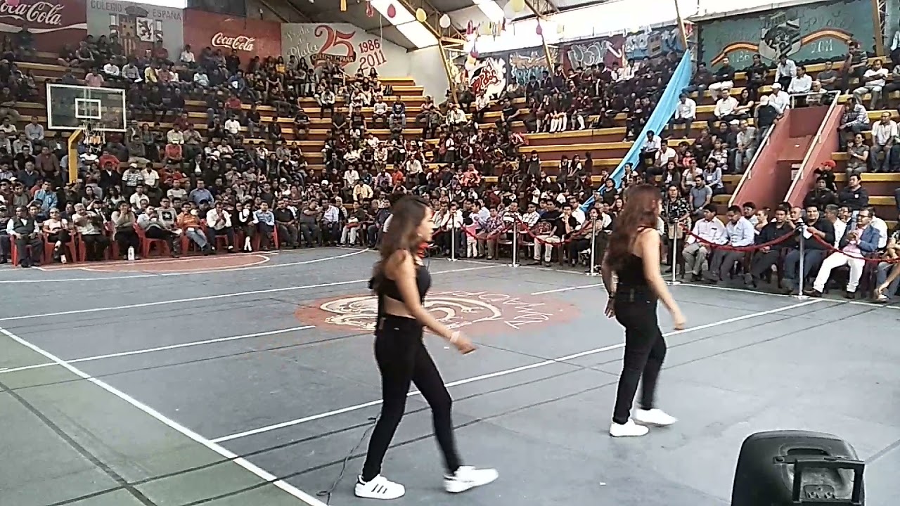 Cesar Jhoel - Cuando quería se grande (Vicente Fernández) en su colegio ESPAÑA