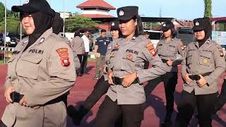Para Polwan Polres Sanggau latihan Dalmas