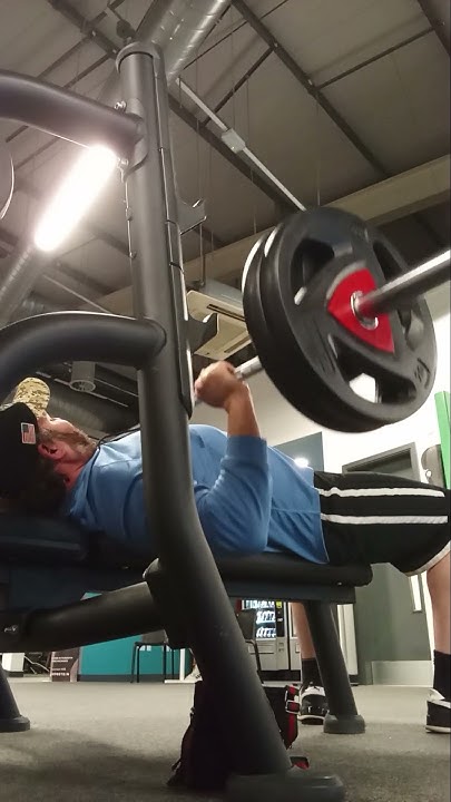 100kg 225lbs Bench Press How Many Reps Sets Can You Do bodybuilding how-many-people-can-bench-315lbs-youtube