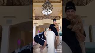 Tayler Holder reacts to Charly Jordan dancing 🔥😋