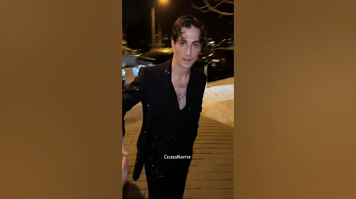 Damiano David with lucky fans in Paris 🖤🗼