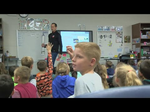 Chief meteorologist Chris Vickers visits Whitehouse Primary School