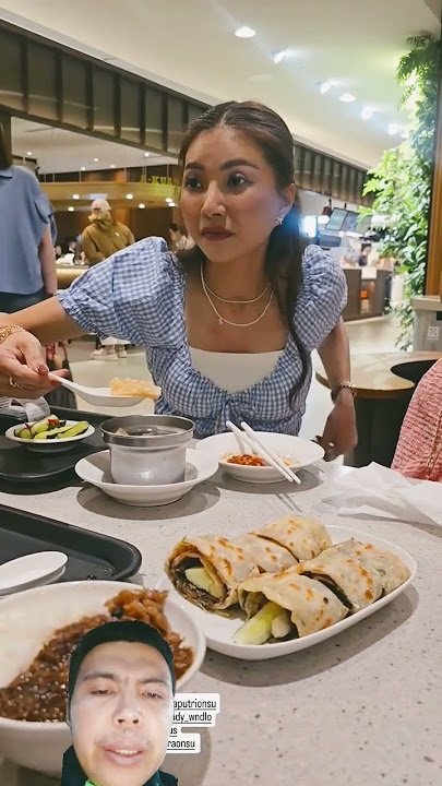 SARWENDAH INVITES KRUCIL TRIO TO A LUXURY DINNER AT A TAIWANESE RESTAURANT
