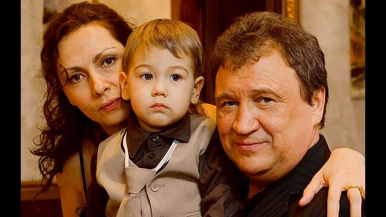 Жена анатолия полотно. Жена анатолия полотно. Полотно женушка. Семья анатолия полотно. Дети анатолия полотно.