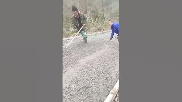 Pouring process of concrete for steep slope pavement in mountainous areas