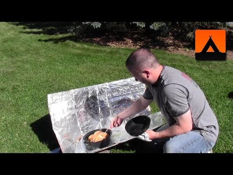 Wie ein Huhn in einem Solarfeld Ofen oder Plattenherd kochen