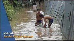 Banjir di Palembang | Warga Lorong Sungai Seluang Punguti Sampah Ketika Banjir - Durasi: 1.59. 