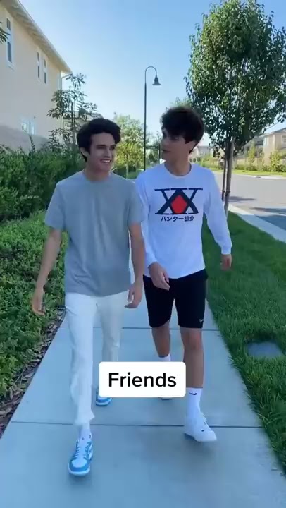 FRIENDS VS. BEST FRIENDS!!