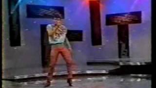Video thumbnail of "MENUDO - QUERO ROCK 1984.wmv"