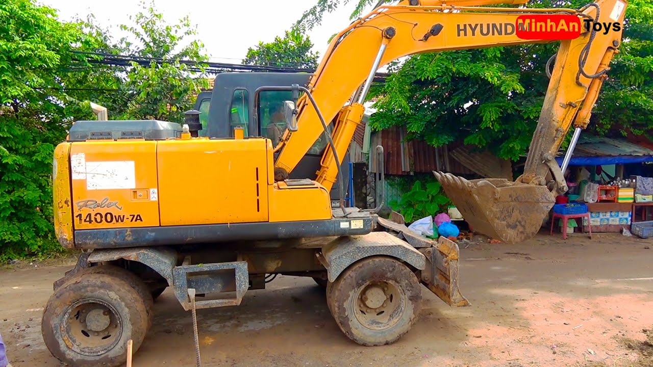 Máy xúc cẩu phá 1 rừng tràm  Xe cuốc đào đất móc mương  Excavator  Xe   Dao Rừng Xây dựng