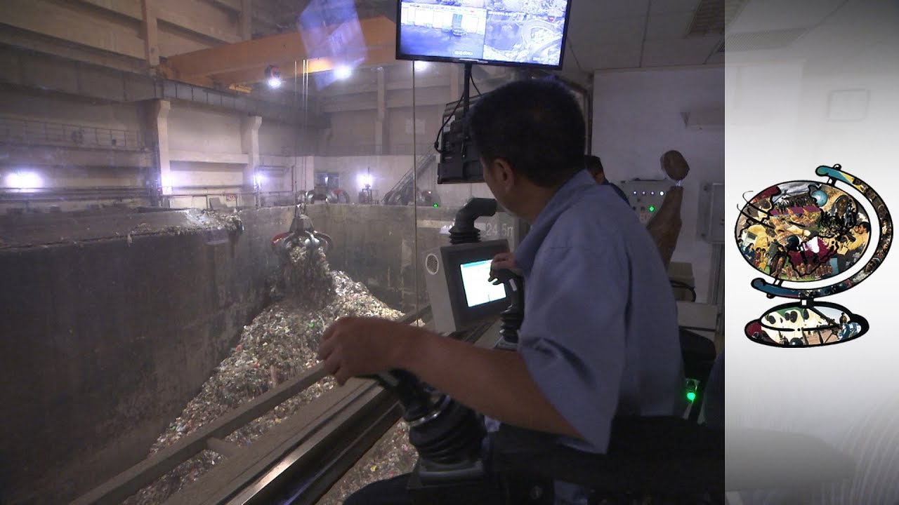 China Desperately Grapples With Its Plastic Waste Crisis (2018)