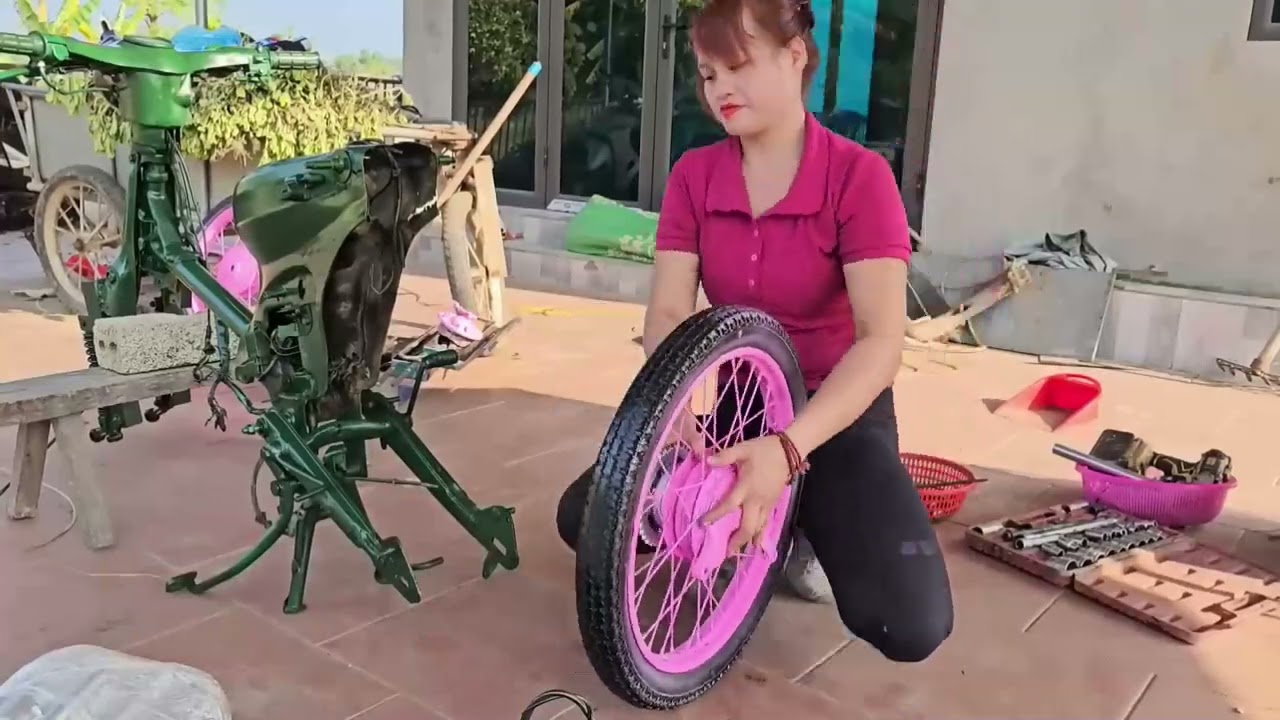 Girl Restores Scrap Motorbikes – From Rust to Road-Ready