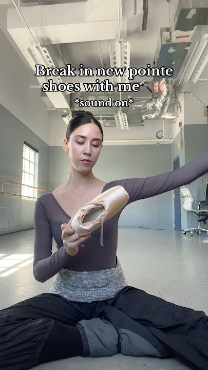 Pointe shoe ASMR🩰🔨😏 #ballet #ballerina #pointeshoes #balletdancer