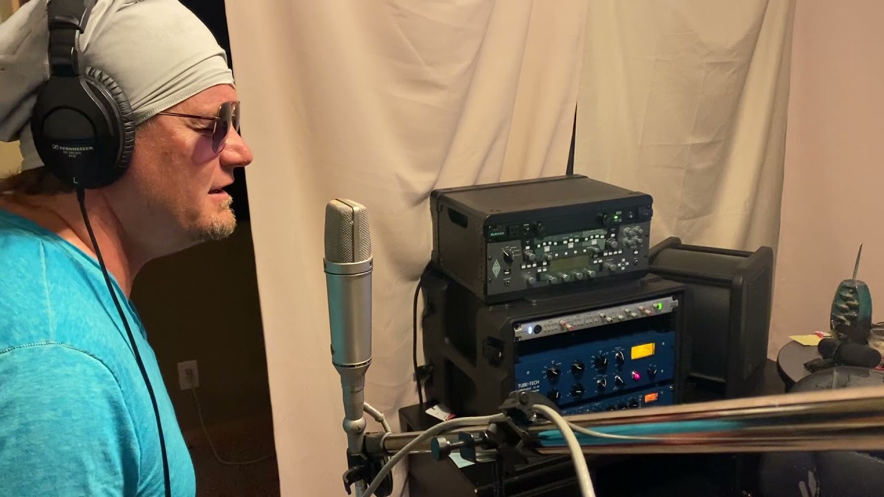 Recording with Klaus Heyne private collection Neumann U67 (1964) #u67 #vintage #Neumann