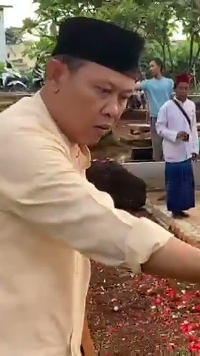 Ziarah makam Syekh Abdul Qhowi oleh Mu'allim KH Ubaidillah Hamdan