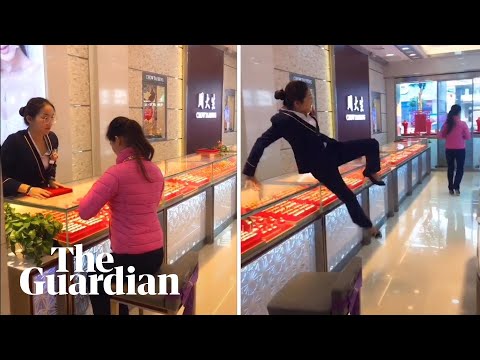 'Jewellery-stealing' prank takes off in China