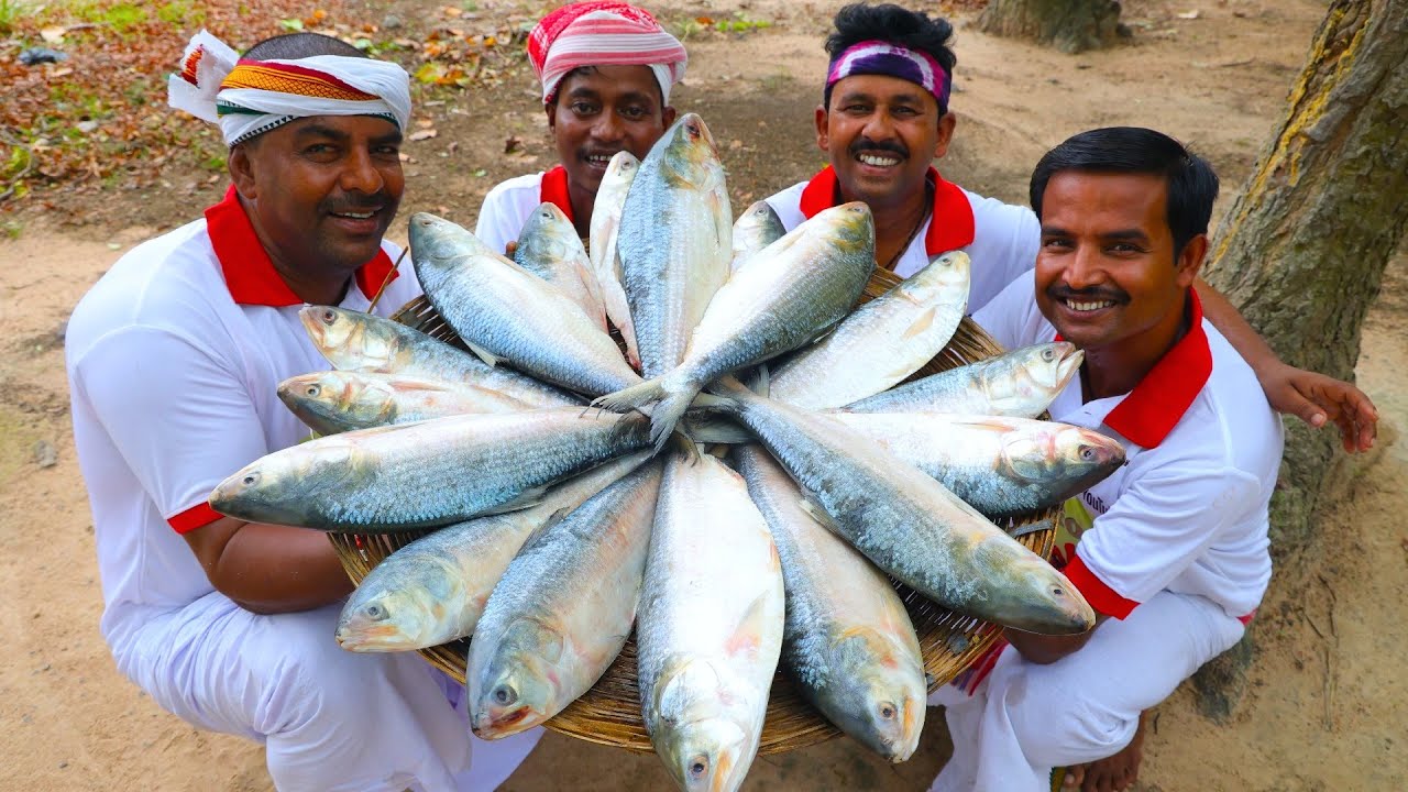Bengali Sorshe Illish & Bengali famous Kochu Ilish Recipe | Hilsha Fish Curry | villfood Kitchen