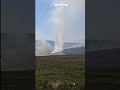 Se forma un remolino de humo mientras los bomberos combaten dos incendios en el sur de Dublín