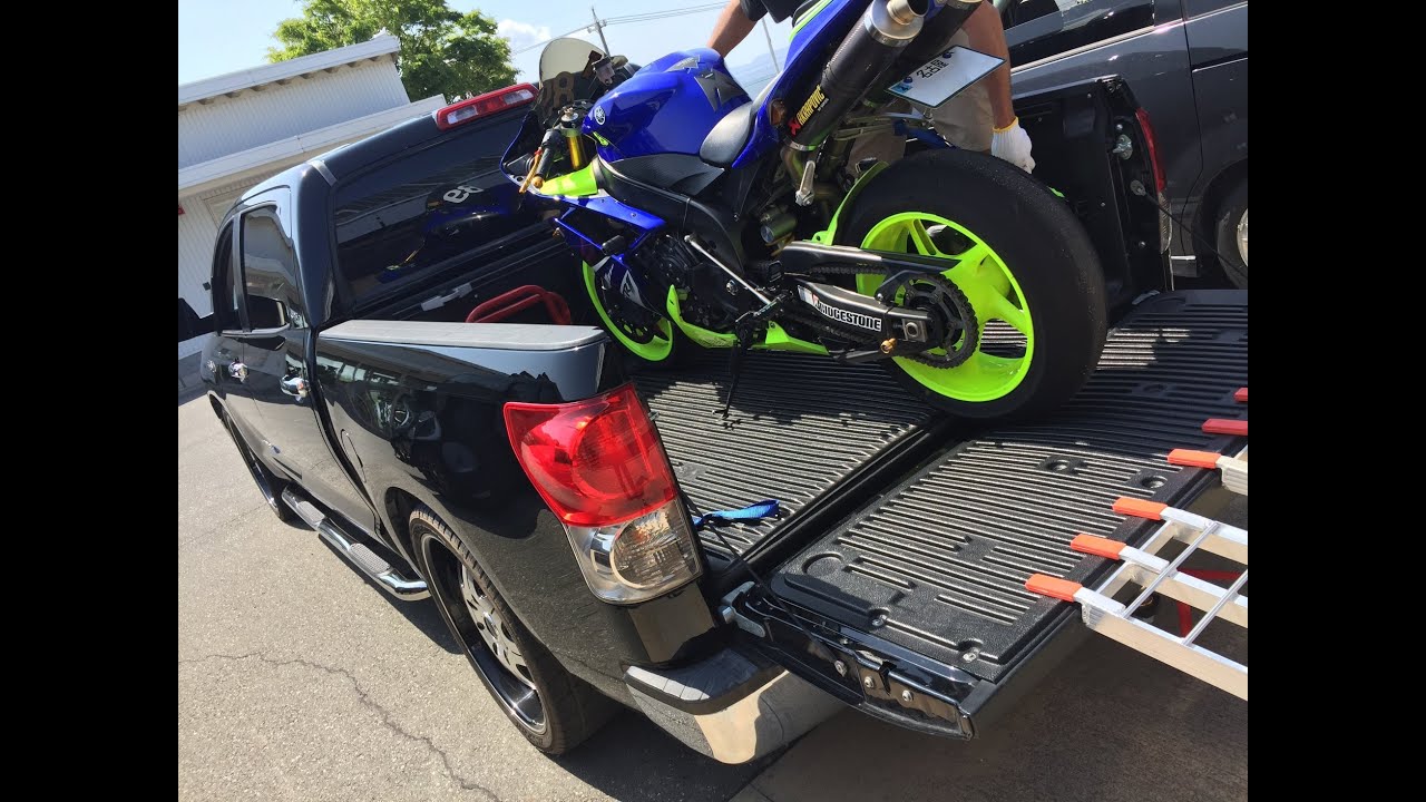 サーキット トランポ タンドラの荷台にバイクを積載する方法 How To Load Yamaha R1 On Back Of Tundora To Race Track Youtube