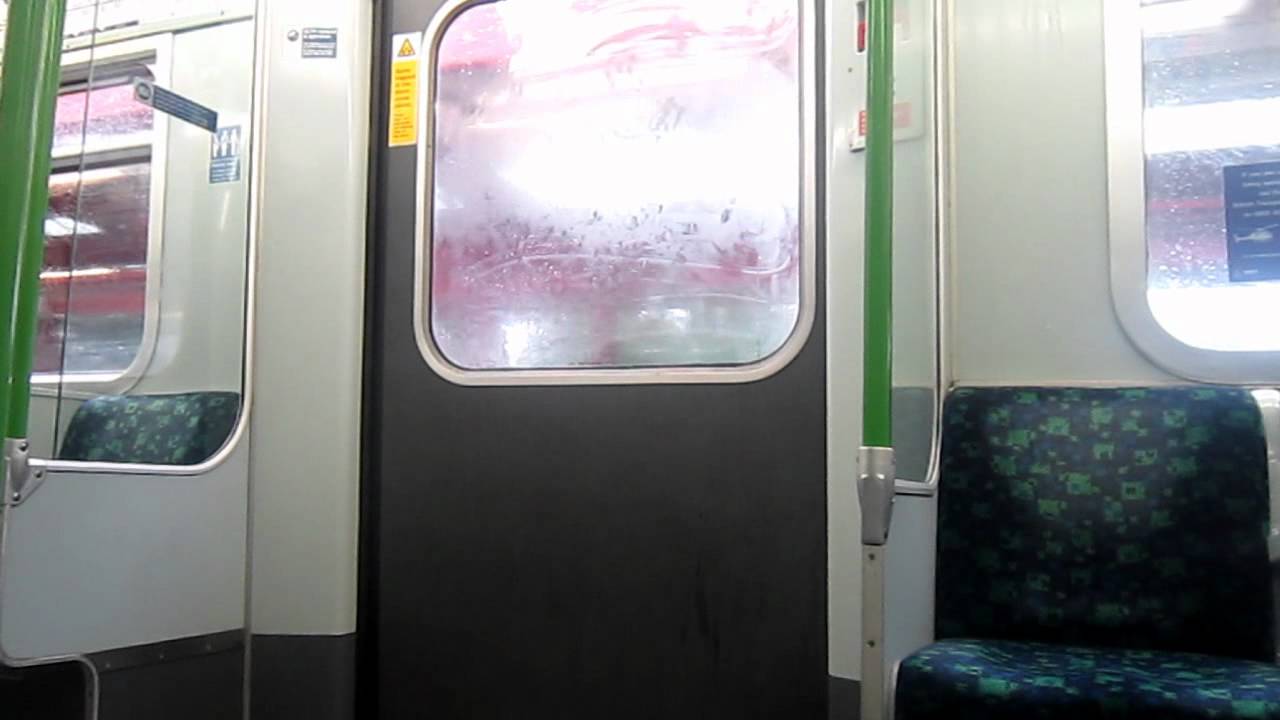 London Underground District Line D78 Stock (7045): Upney - Dagenham East