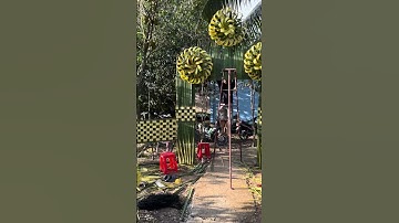 A3 đứng gắn bông hoa lá dừa lớn lên cổng cưới #congcuoiladua #shorts #2lnd