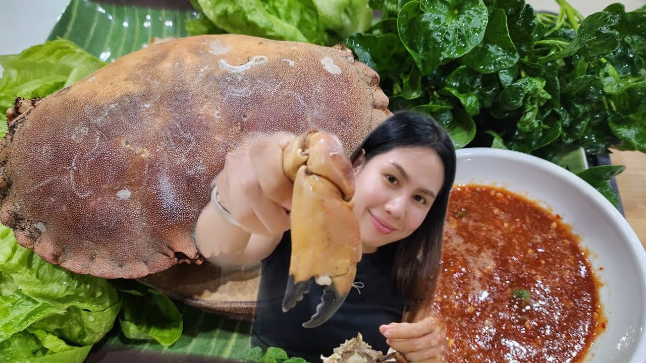ปูขนมปังตัวใหญ่ไข่จุกมากกินคู่ผักสลัดกรุบกรอบมากค่ะ