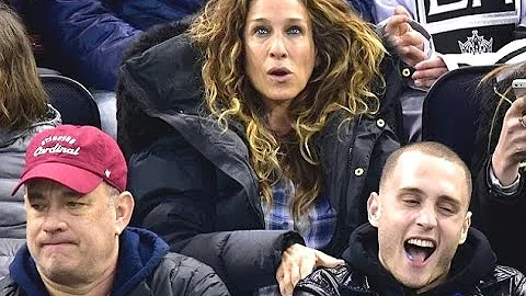 Sarah Jessica Parker Gives Tom Hanks an Interestin...