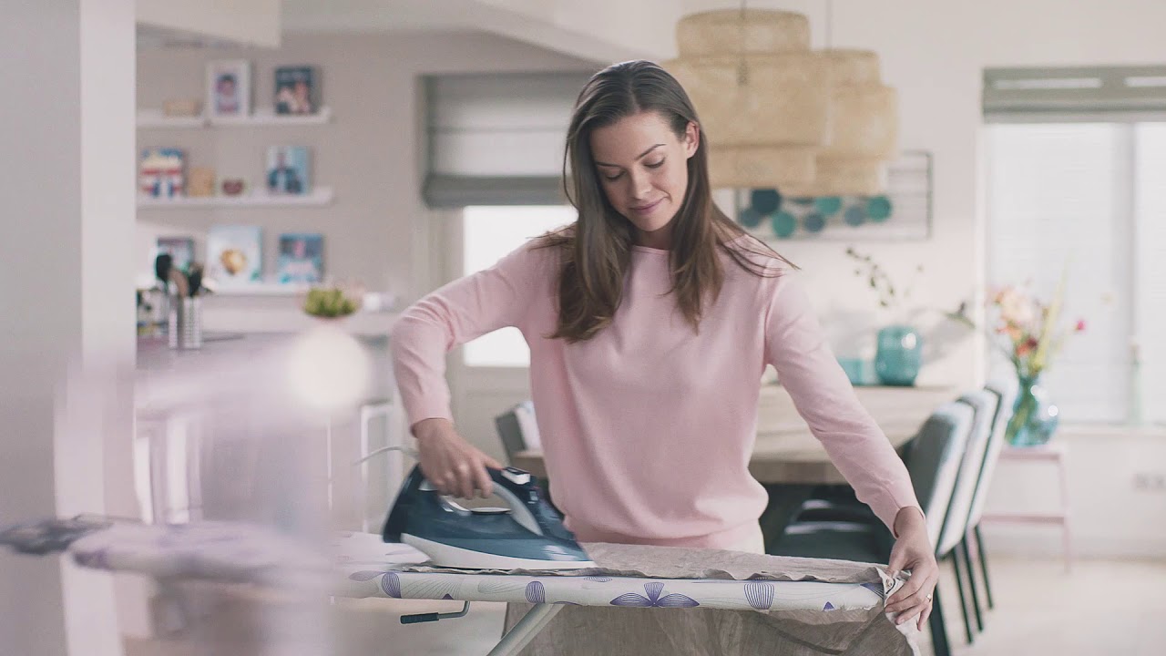 Philips Steam Iron GC2996 –  Philips Powerlife Steam Iron for powerful crease removal.